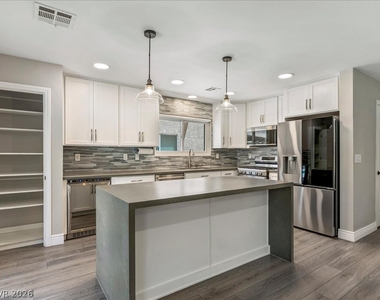 11145 Alora Street - Photo Thumbnail 13