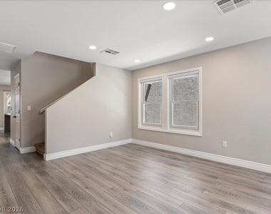 11145 Alora Street - Photo Thumbnail 7