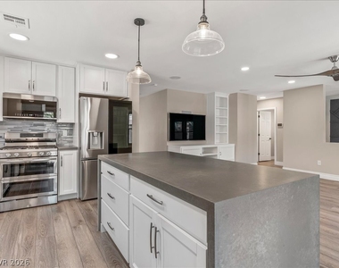 11145 Alora Street - Photo Thumbnail 12