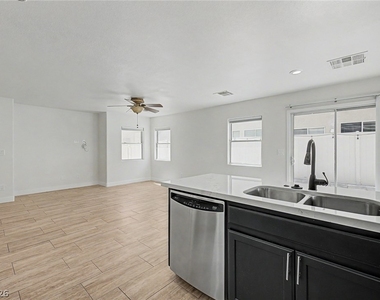 8168 New Leaf Avenue - Photo Thumbnail 7