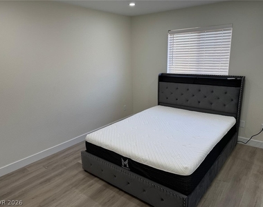 8410 Eldora Avenue - Photo Thumbnail 16