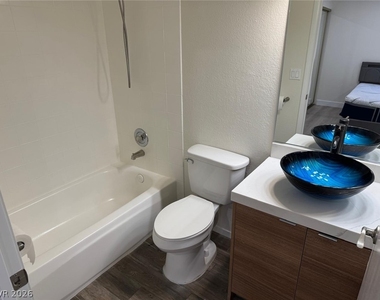 8410 Eldora Avenue - Photo Thumbnail 13