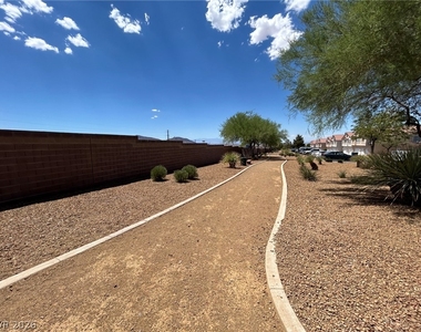 1611 Lefty Garcia Way - Photo Thumbnail 32