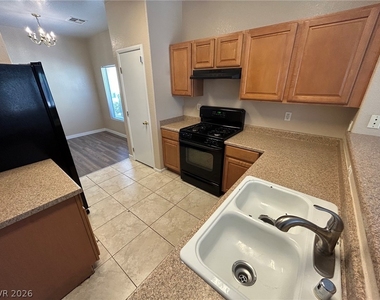 1611 Lefty Garcia Way - Photo Thumbnail 9