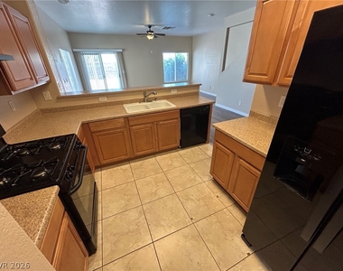 1611 Lefty Garcia Way - Photo Thumbnail 10