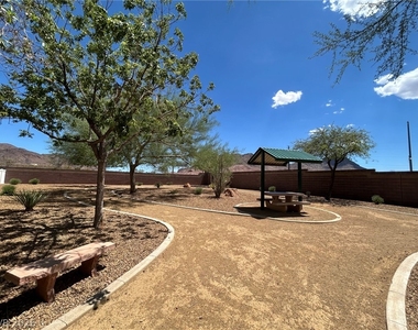 1611 Lefty Garcia Way - Photo Thumbnail 33
