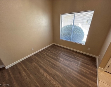 1611 Lefty Garcia Way - Photo Thumbnail 7