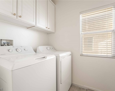 3194 Castle Canyon Avenue - Photo Thumbnail 10