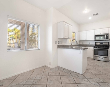 3194 Castle Canyon Avenue - Photo Thumbnail 6