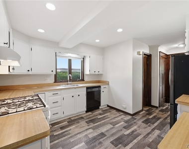 259 California Drive - Photo Thumbnail 9