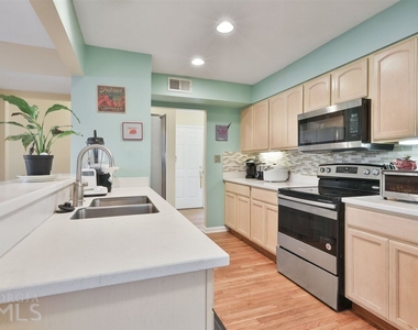 13 Northlake Drive - Photo Thumbnail 13