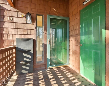13 Northlake Drive - Photo Thumbnail 2