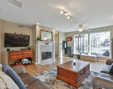 13 Northlake Drive - Photo Thumbnail 11