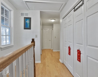 13 Northlake Drive - Photo Thumbnail 21