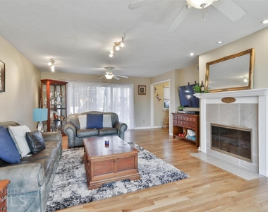 13 Northlake Drive - Photo Thumbnail 9
