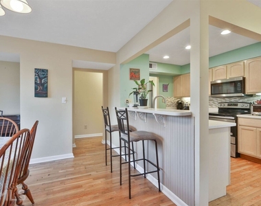 13 Northlake Drive - Photo Thumbnail 17