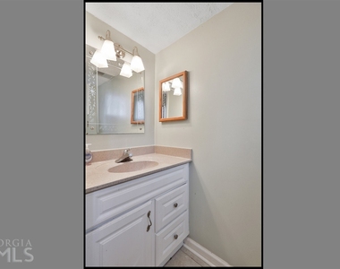 13 Northlake Drive - Photo Thumbnail 19