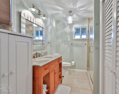 13 Northlake Drive - Photo Thumbnail 23