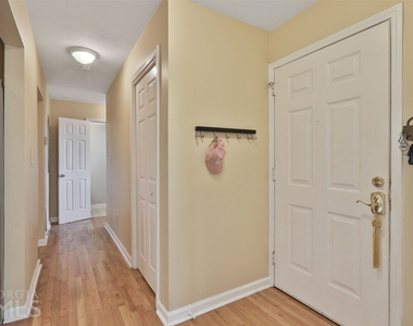 13 Northlake Drive - Photo Thumbnail 7