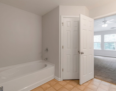 1000 Pierce Brennen Drive - Photo Thumbnail 17