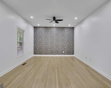 902 Whistler Lane - Photo Thumbnail 6