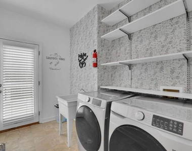 902 Whistler Lane - Photo Thumbnail 5