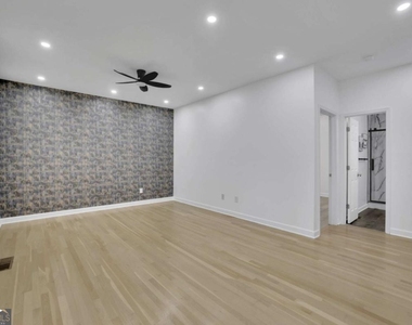 902 Whistler Lane - Photo Thumbnail 8