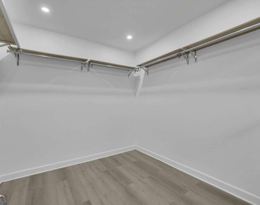 902 Whistler Lane - Photo Thumbnail 11