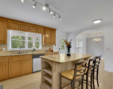 902 Whistler Lane - Photo Thumbnail 17