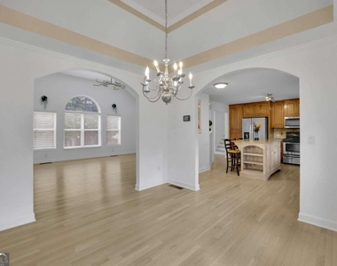 902 Whistler Lane - Photo Thumbnail 14