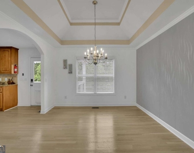 902 Whistler Lane - Photo Thumbnail 13