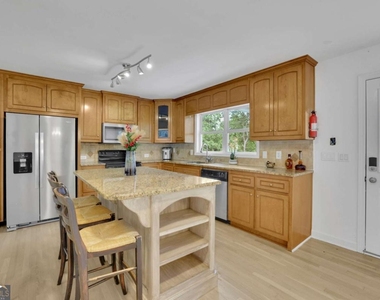 902 Whistler Lane - Photo Thumbnail 16