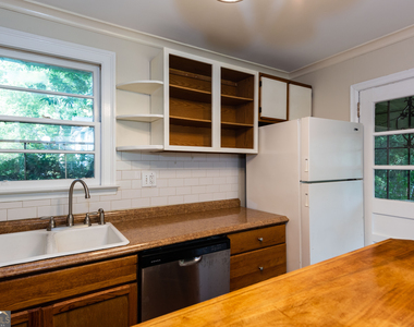 1318 Elizabeth Lane - Photo Thumbnail 7