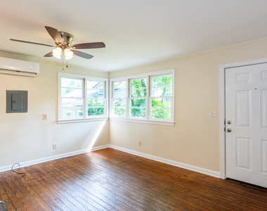 1318 Elizabeth Lane - Photo Thumbnail 4