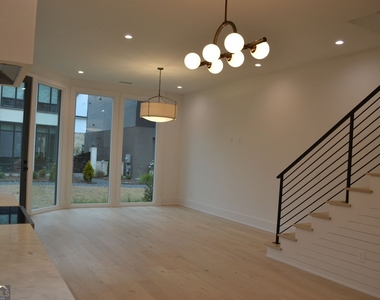 370 2nd Street - Photo Thumbnail 2