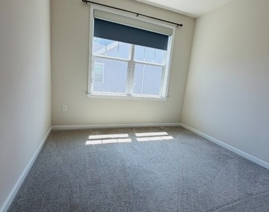 907 Greenland Sq - Photo Thumbnail 21