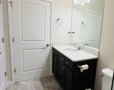 907 Greenland Sq - Photo Thumbnail 18