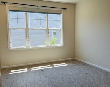 907 Greenland Sq - Photo Thumbnail 15