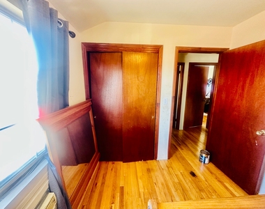 1033 East 58th Street - Photo Thumbnail 3