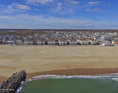 239-4 Beachfront - Photo Thumbnail 1