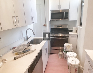 West 72 Street - Photo Thumbnail 5