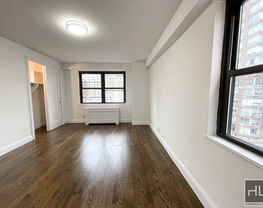 E 88th St - Photo Thumbnail 1