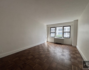 East 63 Street - Photo Thumbnail 4
