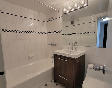 East 63 Street - Photo Thumbnail 8