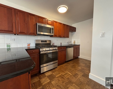 East 63 Street - Photo Thumbnail 5