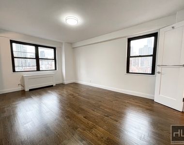 E 88th St - Photo Thumbnail 4