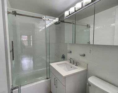 E 16 St - Photo Thumbnail 3