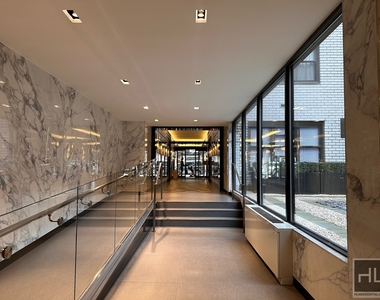 E 16 St - Photo Thumbnail 5