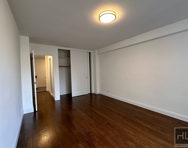 E 16 St - Photo Thumbnail 2