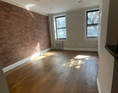Mulberry Street - Photo Thumbnail 6